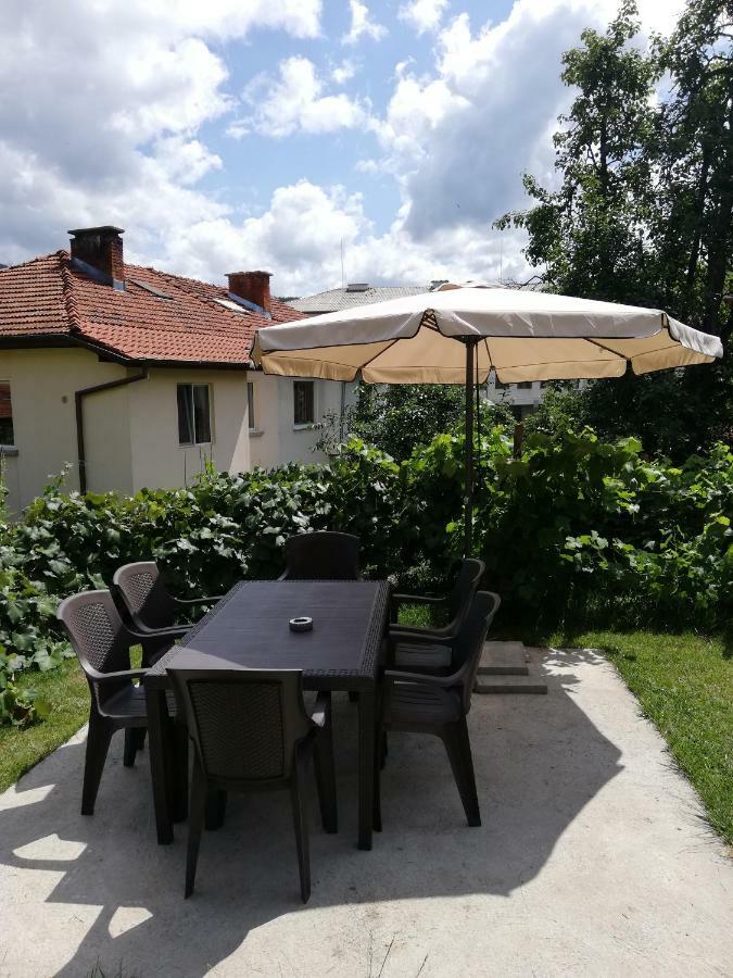 Апартаменти За Гости Бошнакови Devin Exterior photo